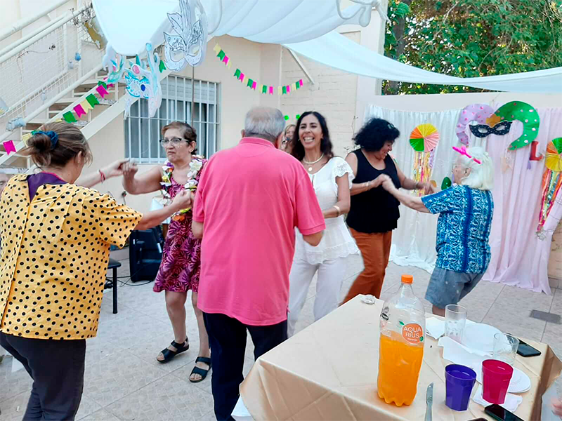 Habitación confortable para adultos mayores