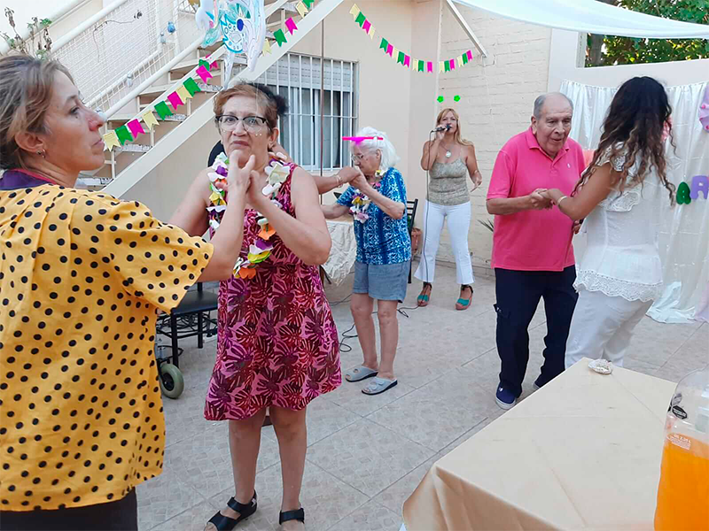 Espacio exterior verde para recreación